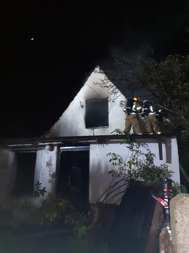 Gdańsk: Nocny pożar pustostanu na gdańskiej Oruni. Jest ofiara śmiertelna 