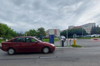 Szpital papieski ma nowy system parkingowy