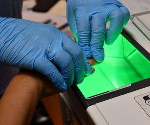 Poprosiły o jedzenia dla dziecka, a potem okradły seniorkę! Zatrzymano złodziejki