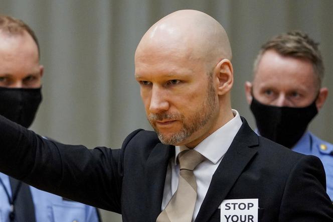 Breivik chce szybciej wyjść z więzienia. Jego ojciec: "Szkoda, że mnie też nie zabił"