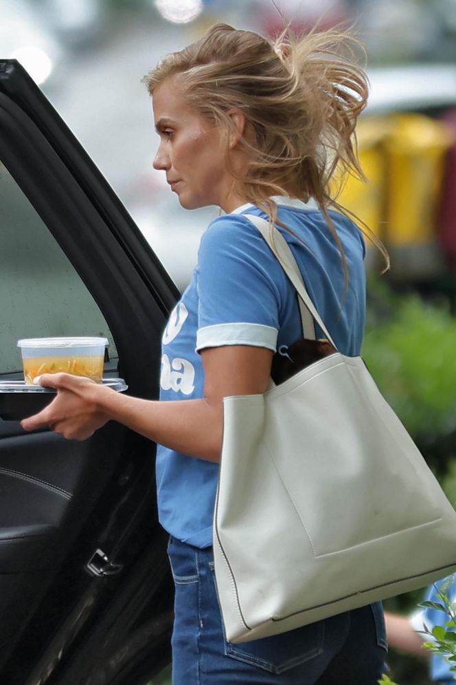 Agnieszka Kaczorowska. Tańcząca z córkami