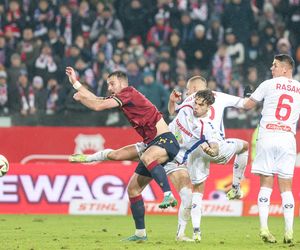 Orkiestra górnicza zagrała jak za dawnych lat, Górnik Zabrze również. Lech Poznań na kolanach