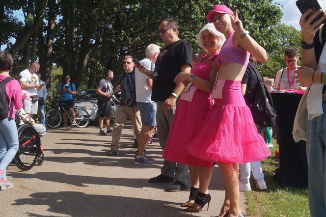 Bydgoszcz. Panie i panowie biegali w szpilkach w szczytnym celu! [ZDJĘCIA]