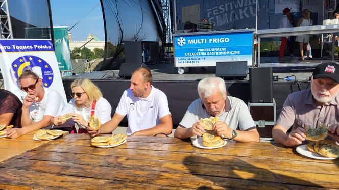 W Lublinie odbyły się Mistrzostwa Świata w jedzeniu cebularzy na czas. Wiemy, kto zwyciężył