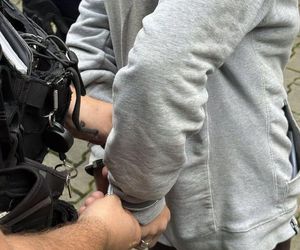 Biegał z kanistrem i groził podpaleniem sąsiadów. Policja zatrzymała 40-latka. 