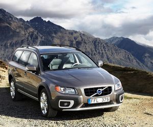 Jakimi samochodami jeżdżą kandydaci na prezydenta 2025? Sprawdziliśmy, co stoi w ich garażach!