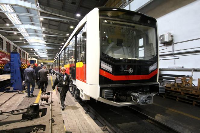 Powitaliśmy nowy pociąg metra. Skoda Varsovia jest już w Warszawie