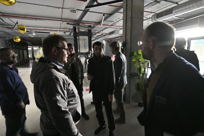 Komornicy na Modlińskiej. Nerwowe starcie przy hali na Białołęce. Ostry konflikt kupców z zarządcą hali