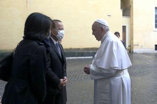 Papież Franciszek dostał wodorową Toyotę Mirai