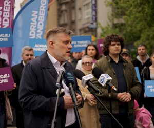 Adrian Zandberg: Czas wysłać Tuska i Kaczyńskiego na emeryturę. Potrzebuje zmiany