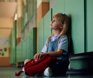 Dziecko wraca ze szkoły rozdrażnione? Winowajcą może być problem w klasie