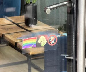 Z pieskiem można, z dzieckiem nie. Podejście hotelu wywołało burzę w Internecie