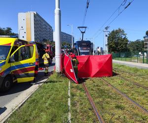 Młody mężczyzna śmiertelnie potrącony przez tramwaj