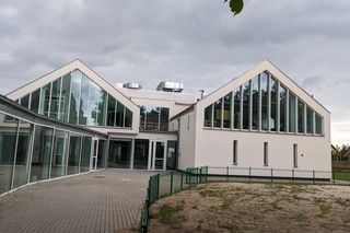 Życie w Architekturze 2025. Budowa szkoły, przedszkola i biblioteki gminnej przy Szkole Podstawowej, przy ul. Wrocławskiej 19 w Chrząstawie Wielkiej. Arch. Maciej Woś