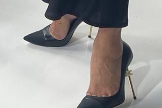 Ponętna Anna Popek w czarnej kreacji. Wszyscy patrzyli tylko na to