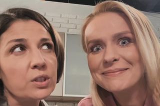 Pierwsza miłość nowy sezon. Marysia (Aneta Zając), Kinga (Aleksandra Zienkiewicz) na planie