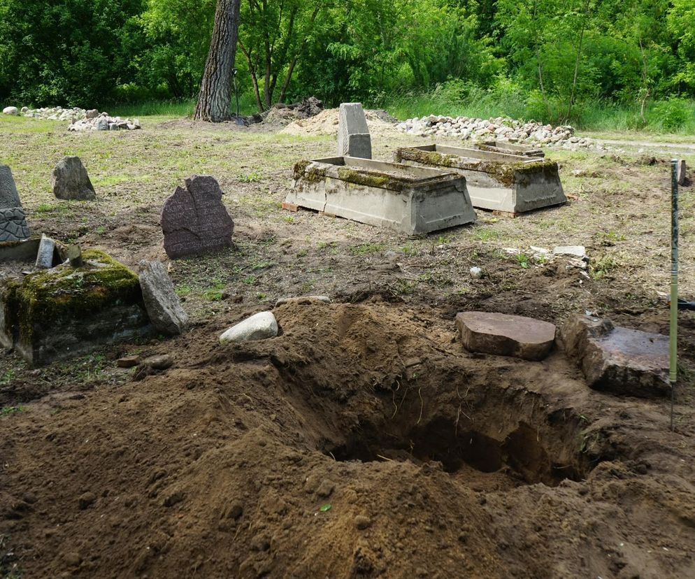 Dbają o cmentarz mennonicki sprzed potopu szwedzkiego w kujawsko-pomorskiej wsi, która istnieje tylko z nazwy