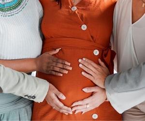 Zrobiła awanturę, gdy nieznajomy dotknął jej brzucha. Mąż: To nic takiego...