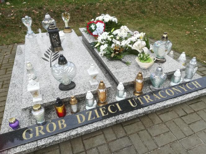 Grób dzieci utraconych na cmentarzu w Szczecinku