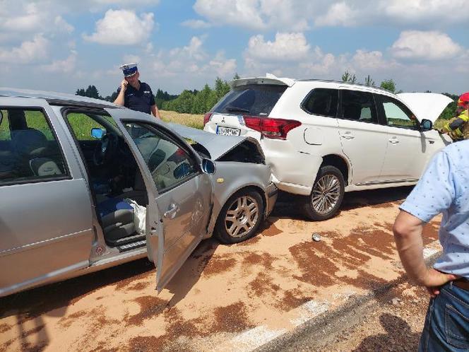 Efekt domina! 5 aut zderzyło się w Wąchocku, są poszkodowani