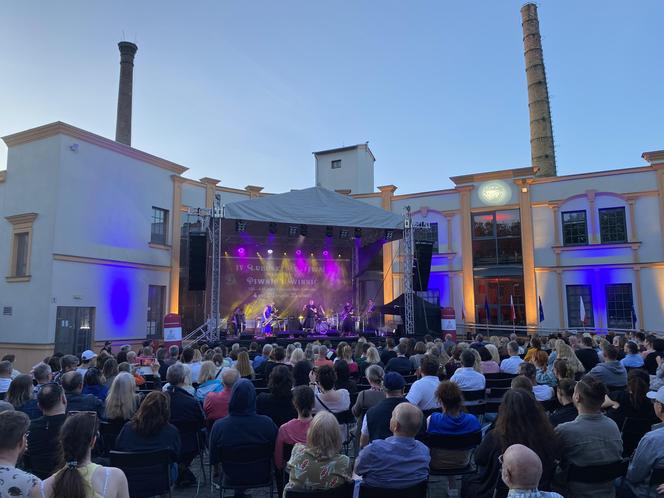  IV Lubuski Festiwal Piwnic i Winnic w Zielonej Górze. Koncert zagrał Czesław Śpiewa