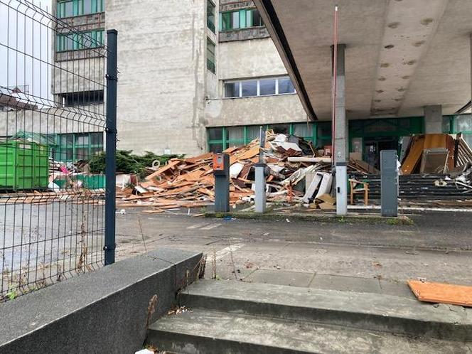 Rozbiórka hotelu w centum miasta. Mieszkańcy obawiają się…pluskiew!