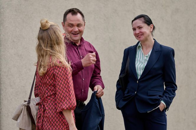 Na Wspólnej odc 4089. Renata (Marta Jankowska), Sławek (Mariusz Słupiński), urzędniczka (Katarzyna Dworak)