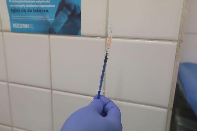 Pierwsze szczepienia przeciwko covid-19 w Lesznie. Dziś zaszczepiono 30 osób