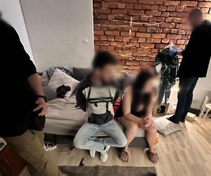 Zamiast ślubnego kobierca, więzienna cela. Policjanci zatrzymali 41-latka tuż po zaręczynach