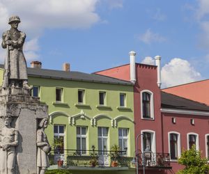 To miasteczko w województwie kujawsko-pomorskim leży na brzegu dwóch jezior. Przez wieki nękały je pożary