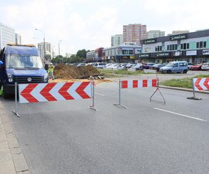 Paraliż w Warszawie. Awaria wodociągowa zarwała jezdnię al. Wilanowskiej