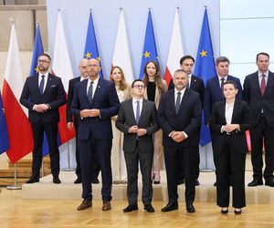 Zapytaliśmy AI jako ocenia rekonstrukcja. Nie zostawiła na Tusku suchej nitki