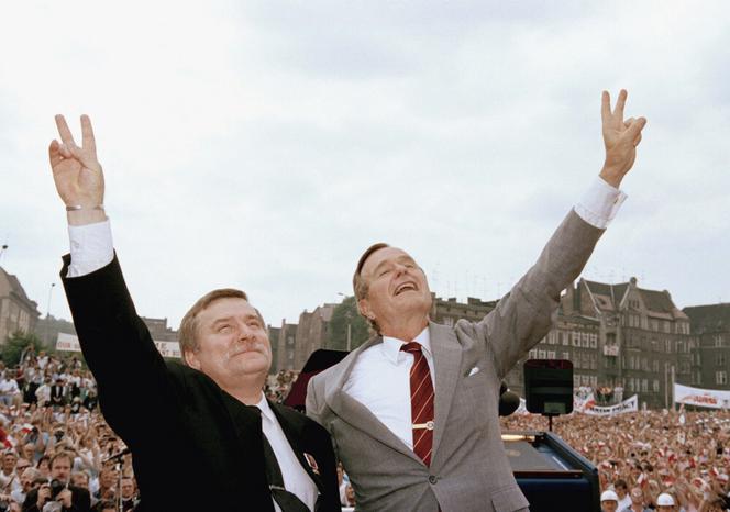 Lech Wałęsa,  George H. Bush