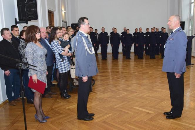 Nowi policjanci na Podkarpaciu. 5 policjantek i 12 policjantów złożyło ślubowanie [FOTO]