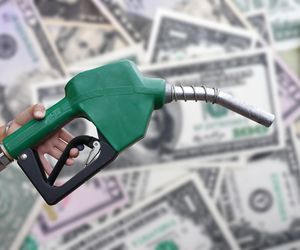 Stabilne ceny ropy przed szczytem USA-Ukraina  