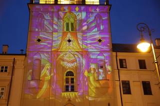 Wieża Trynitarska w Lublinie w świątecznej odsłonie. Na jej elewacji można podziwiać wyjątkową iluminację