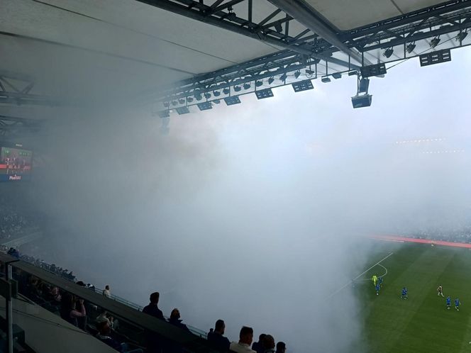 Dymy na meczu Legia - Lech