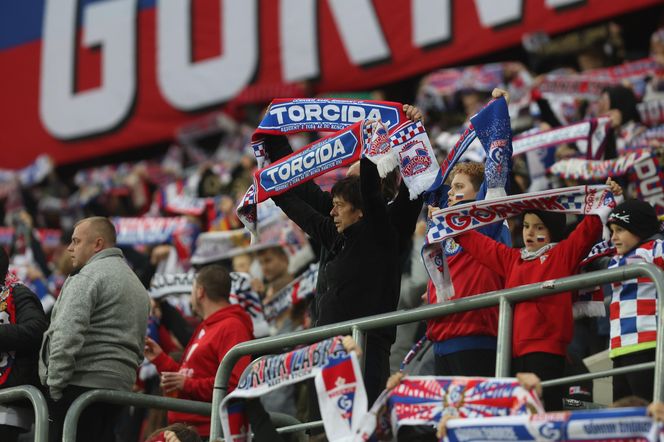 Górnik Zabrze zmierzył się z Zagłębiem Lubin. Kibice rozgrzewali piłkarzy z trybun