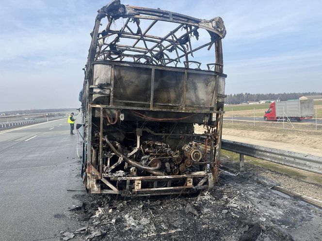 Pożar autokaru z dziećmi na A2