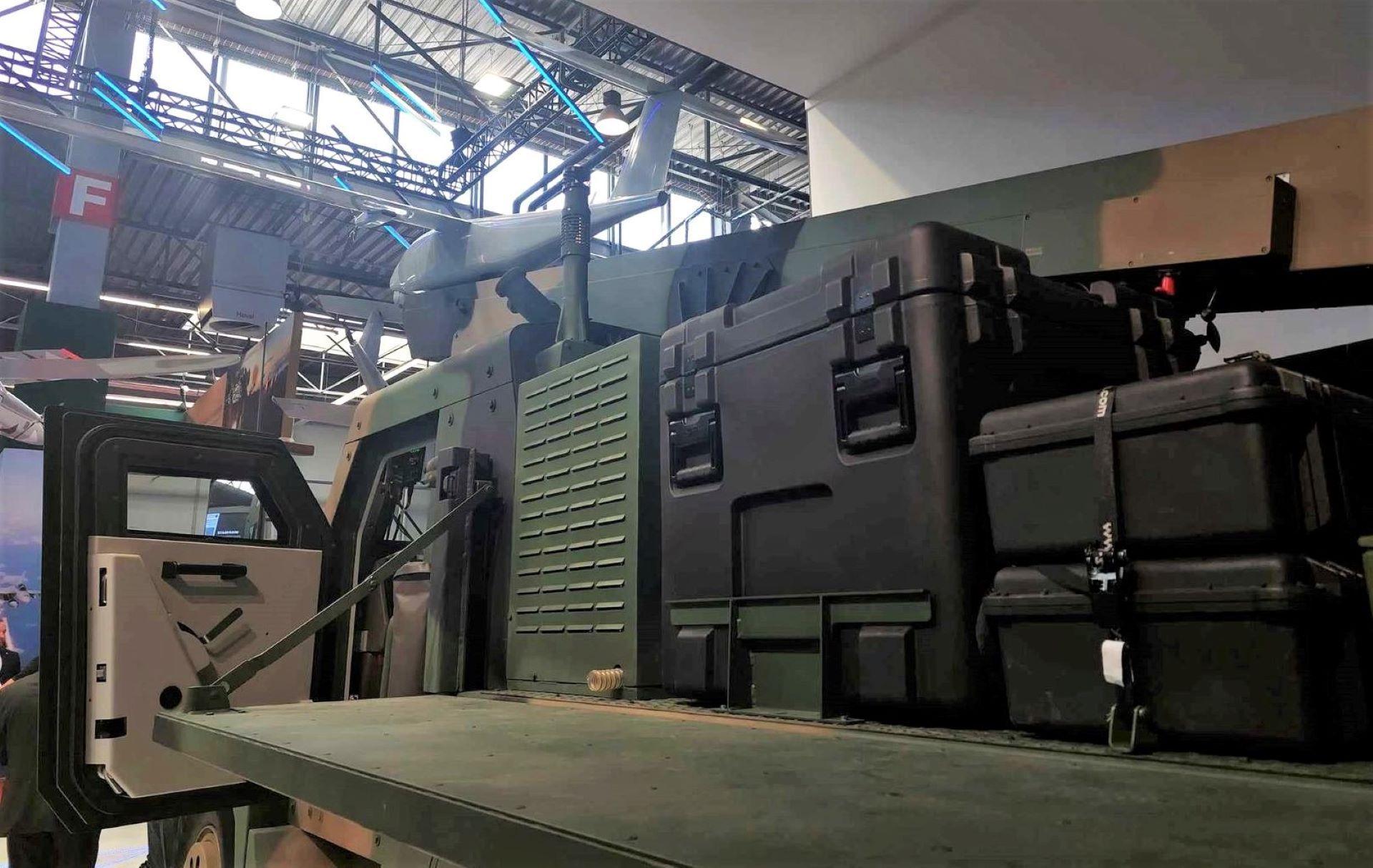 Pojazd-wyrzutnia systemu Gladius z maszyną FT-5