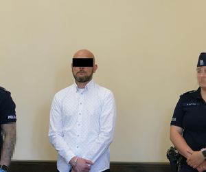 Chciał żywcem spalić żonę. Sekundy dzieliły ją od śmierci. Spędzi w więzieniu długie lata