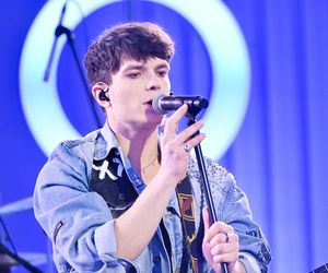 Cyms rozbijał publiczność w Sopocie, a potem wszedł ON. Demoniczne show Cugowskiego w okularach ojca!