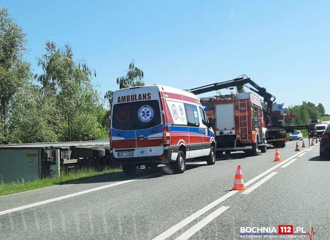 Śmiertelny wypadek pod Bochnią. Nie żyje kierowca ciężarówki