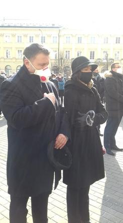 Marcin Kierwiński z żoną na pogrzebie Jana Lityńskiego