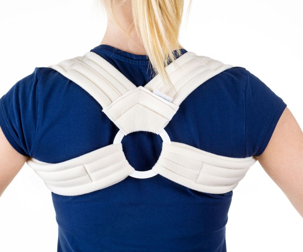 Pajączek na plecy może być stosowany i przez dorosłych, i przez dzieci.