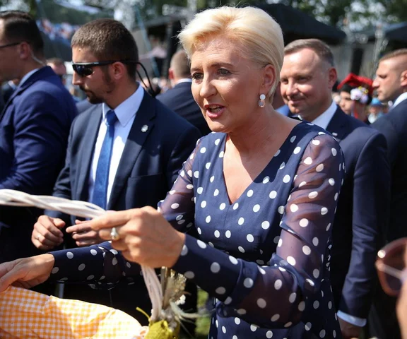 Emerytura Agaty Dudy zagrożona! Powrót do pracy w szkole?