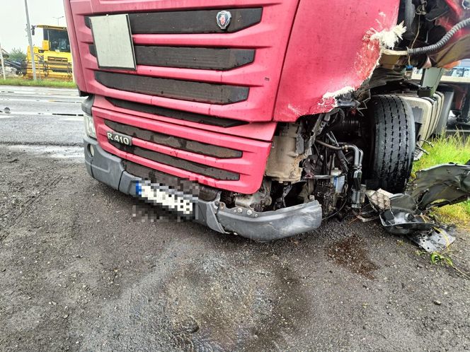 Wypadek na DW 309 koło Leszna. Zderzyły się dwa samochody