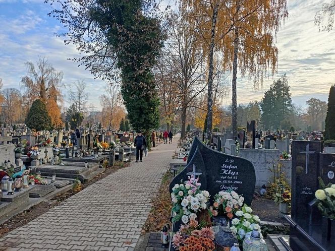 Cmentarz Zarzew 1 listopada