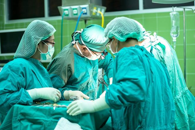 Gdańsk. 40-letni mężczyzna  przejdzie przeszczep. „ On nie ma już płuc, tak są zniszczone przez  COVID-19”