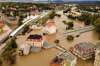 Powódź w Kłodzku. 8 metrów wody! Zdjęcia z drona pokazują ogromną skalę zniszczeń